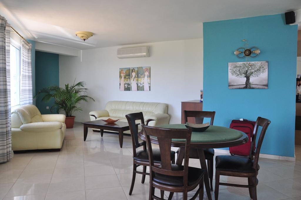 Castri Village Hotel Palekastro Exterior photo